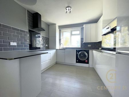 4 bedroom apartment to rent - Photo 3