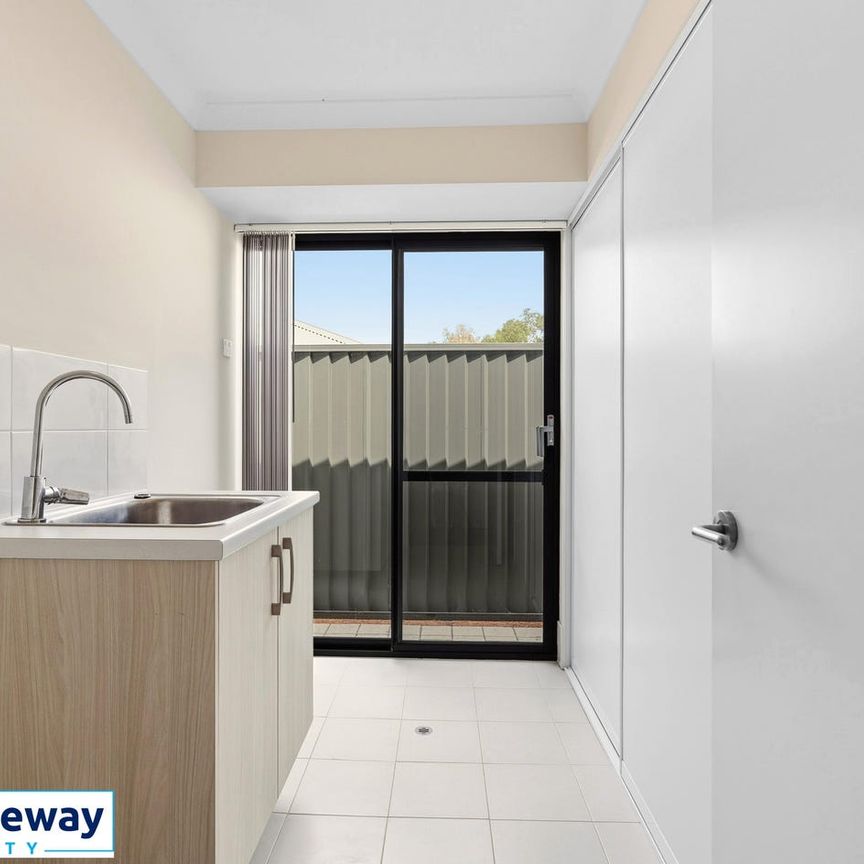 Wandi - Large Family Home - 4 x 2 - $800 p/w - Photo 1