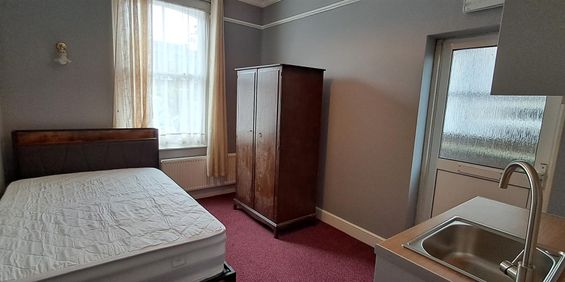 1 bed flat to rent in Bushey Grove Road, Bushey, WD23 - Photo 3