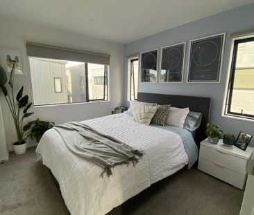 Stylish 3-Bedroom 2.5 bathroom plus a study in Prime Westgate Location - Photo 2