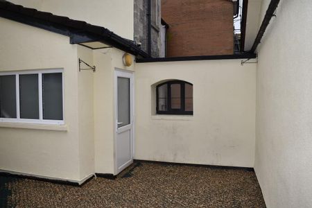 3 bedroom apartment to rent - Photo 2