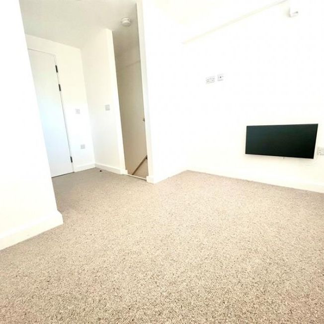 1 Bedroom Apartment To Let - Photo 1