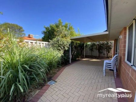 “Family Residence” - Photo 4