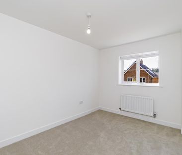 4 bedroom semi-detached house to rent - Photo 3