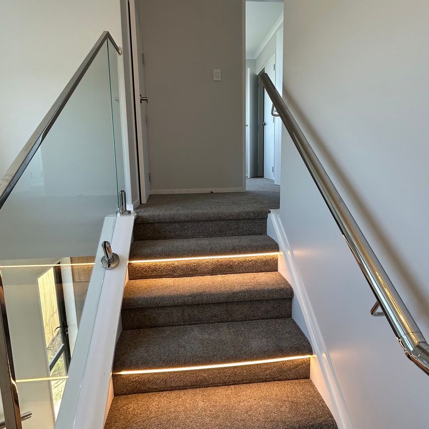 Modern Three Bedrooms Family Home in Fantastic School Zone - Photo 1