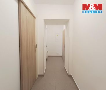 Pronájem bytu 1+1 40 m², V. Burgra 328, Kladno - Photo 4