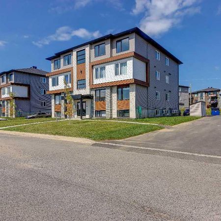 TRÈS BEAU 6 1/2 - LIBRE IMMÉDIATEMENT! - Photo 3