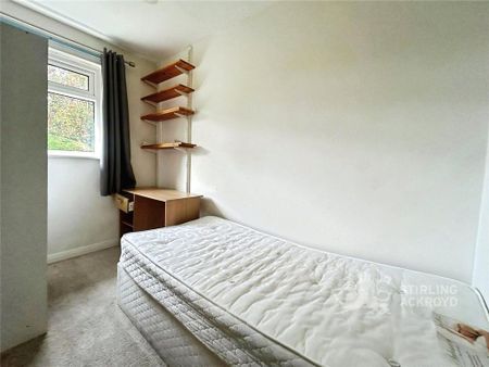 4 bedroom end of terrace house to rent - Photo 4