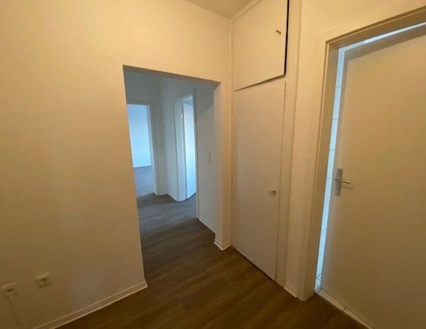 Hier wird Entspannung groß geschrieben: Weißes Tageslichtbad + Balkon - Foto 1