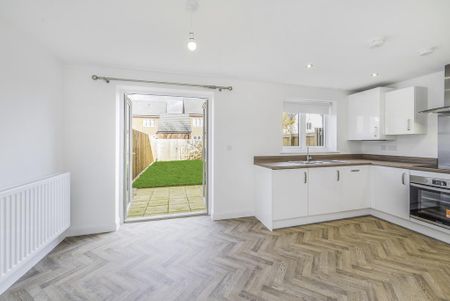 3 bedroom semi-detached house to rent - Photo 2