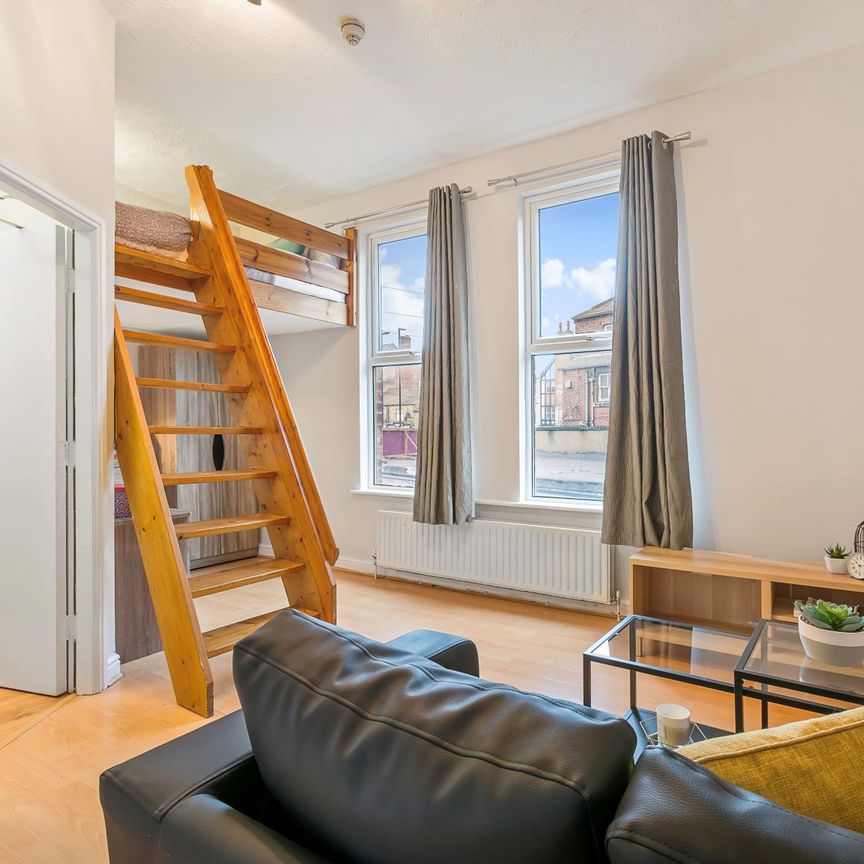 Flat 2, 2 MOOR VIEW Leeds - LS6 1AQ - Photo 1