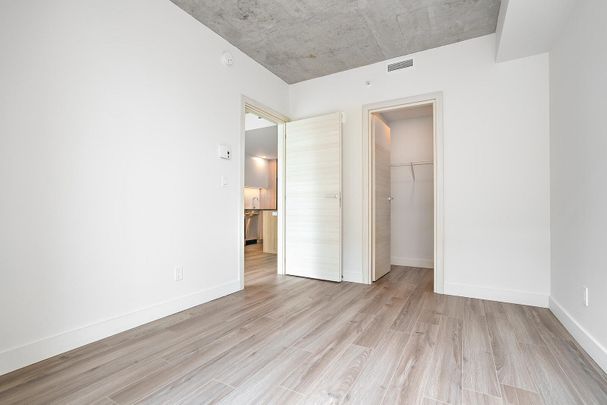 360 President Kennedy, Montréal, QC - Photo 1