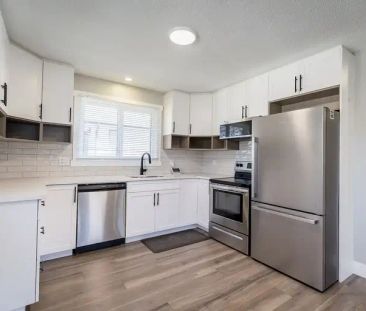 Modern Renovated Bright 3 Bedroom Unit | 12218 122 Avenue Northwest... - Photo 1