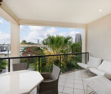 Renovated Luxury Apartment in Burleigh Heads - Photo 2