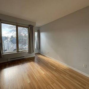 2bd + 1 Bath Top Floor Unit 3089 Oak Street - Photo 2