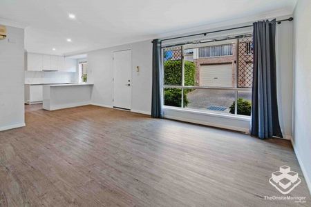 Stylish & Convenient Living in the Heart of Yeronga! - Photo 2