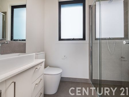 Modern Spacious Townhouse - Photo 4