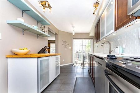 For Lease - 438 Ashbourne Crescent, Barrhaven, Ontario - Photo 4