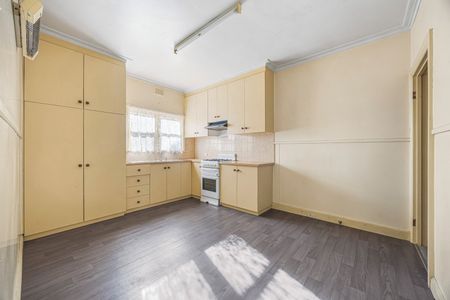 EXCELLENT HOME IN GREAT LOCATION WITH LARGE YARD - Photo 3