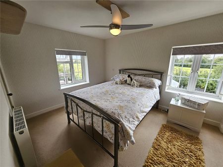 4 bedroom semi-detached house to rent - Photo 3