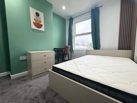 1 bedroom in a house share to rent - Photo 1