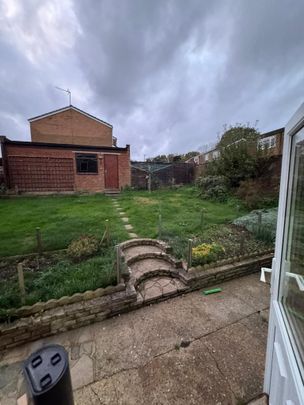 3 bedroom semi-detached house to rent - Photo 1