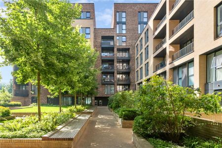 Excellent two-bedroom, two-bathroom flat within Wimbledon Grounds, this prestigious new development next to the AFC Wimbledon Stadium. The apartments all have generous balconies, lift access, secure bike storage and landscaped communal gardens. - Photo 4