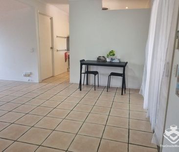 This standalone townhouse with 4 air-cons & free swimming pool, wal... - Photo 2