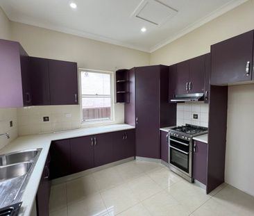 3 BEDROOM BRICK HOUSE - Photo 6