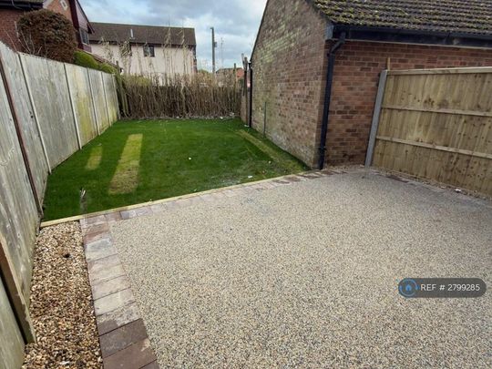 3 bedroom semi-detached house to rent - Photo 1