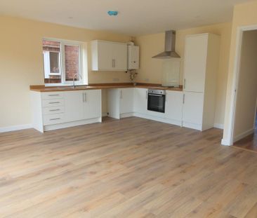 2 bedroom semi-detached house to rent - Photo 6