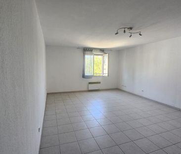 Location Appartement 2 pièces 48m² MARSEILLE 3ème - Photo 6