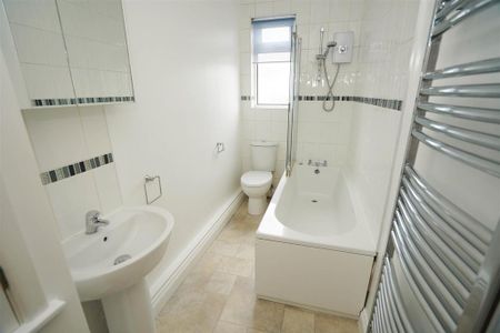 2 bedroom terraced house to rent - Photo 4