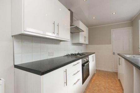 2 Beds - Terraced House - - Photo 5