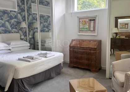 Villa-Parioli: Beautiful independent house with large private garden and terraces. Spacious living, formal dining, study-music room, sun room, 5 bedrooms, 4 bathrooms, parking. rif 163