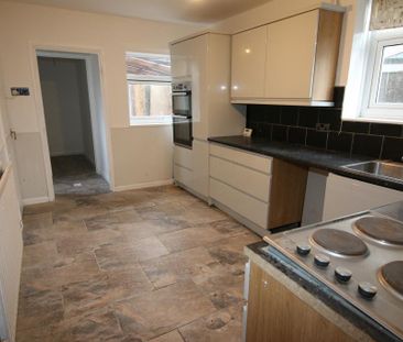 3 bedroom semi-detached house to rent - Photo 6