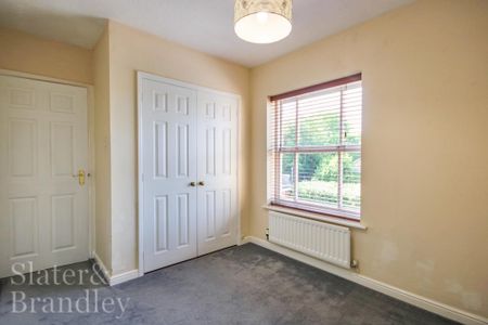 4 bedroom detached house to rent - Photo 5