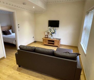 A ground floor one bedroom apartment to rent with an allocated park... - Photo 6