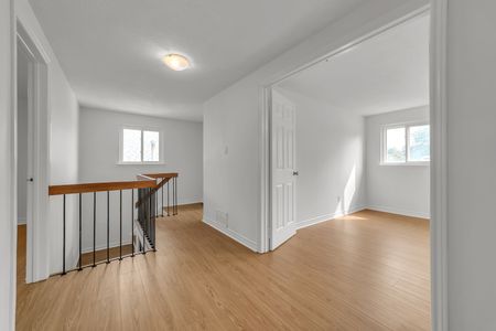 For Lease - 24 Springhead Gardens Unit# Main & Upper, Richmond Hill, Ontario - Photo 2