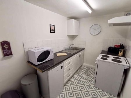 Double Rooms Available on Junction Road - 3 Minutes to Station - Photo 3