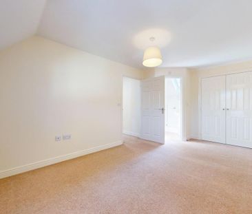 2 bedroom coach house to rent - Photo 2