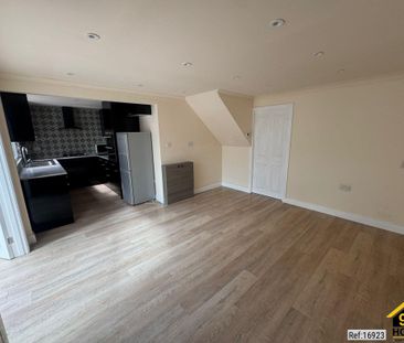 4 bed Semi-detached in Holtye Walk , Crawley, RH10 6QW - Photo 6
