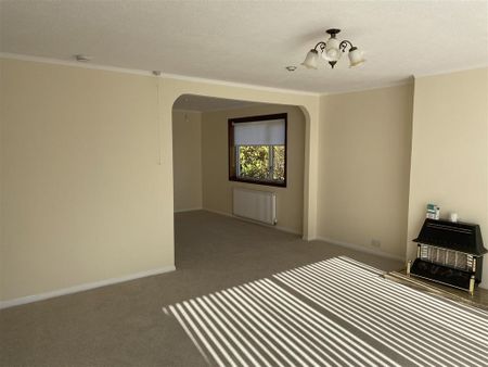 5 bedroom detached bungalow to rent - Photo 3