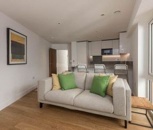 1 Bedrooms Flat to rent in Longfield Avenue, Ealing W5 | £ 380 - Photo 1