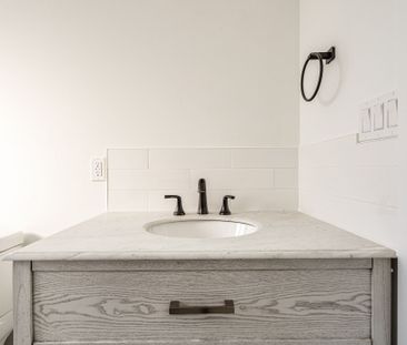 For Lease - 1352 Highway 8-Main Expressway, Hamilton, Ontario - Photo 5