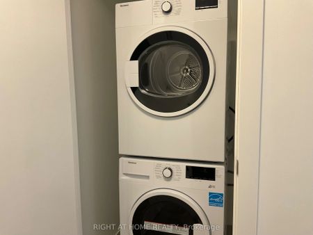 15 Wellington Street #1814 - Photo 4