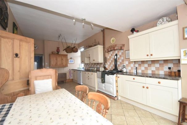 5 bedroom detached house to rent - Photo 1