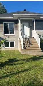 Maison semi détaché, 53 pieds x 18 pieds avec sous-sol 3 chambre à coucher - Photo 4
