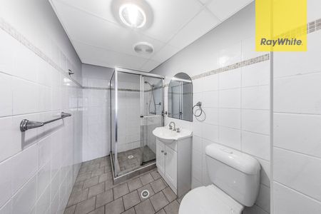 Beautifully Enhanced 2 Bedroom Apartment! - Photo 2