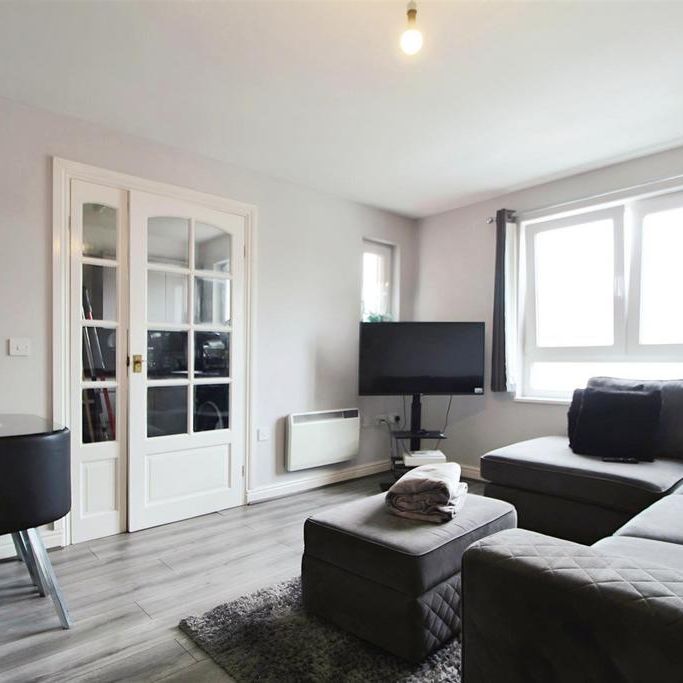 2 bedroom block of apartments to rent - Photo 1